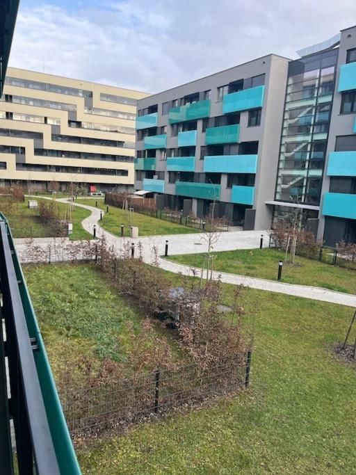Apartman Holesovice,Balkon,Garaz 布拉格 外观 照片